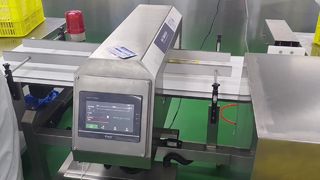 Máy dò kim loại cấp thực phẩm cho dây chuyền sản xuất